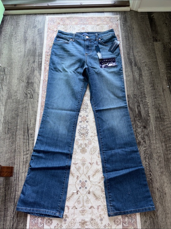 Bandolino Denim - NWT Bandolino Mandie Barely Boot Slim Bootcut Fit Jeans - Women’s size 6